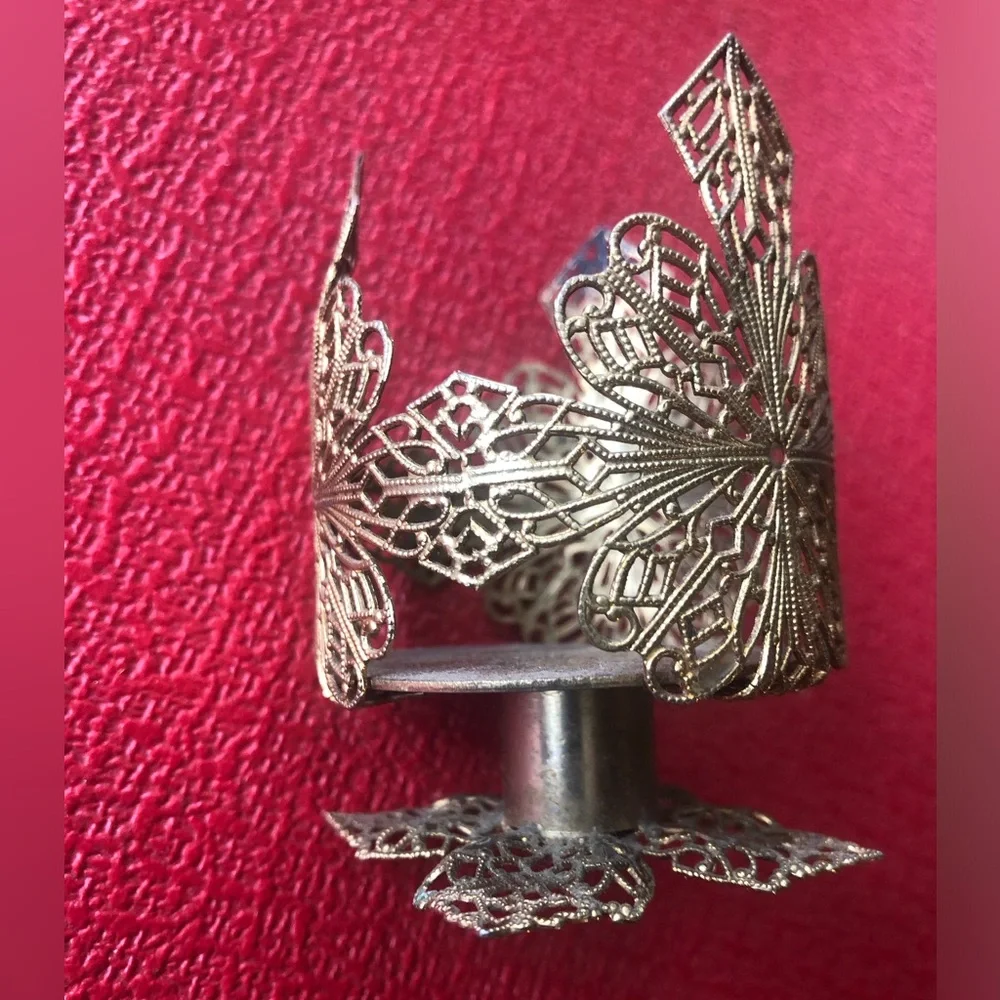 ⭐️VINTAGE Gold Filigree makeup holder 3” ✨